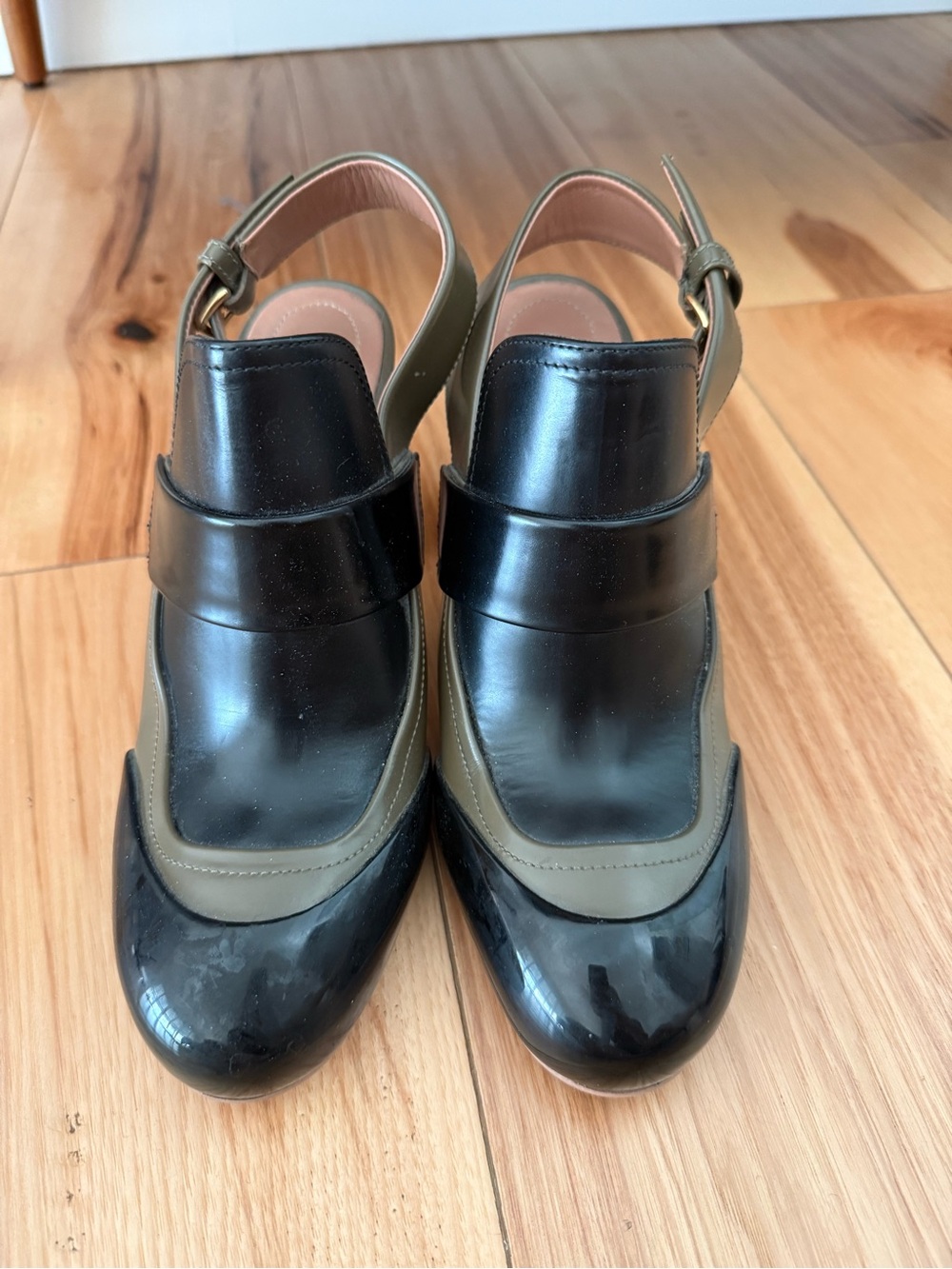 Marni Black and Olive Green Leather Slingback Pumps